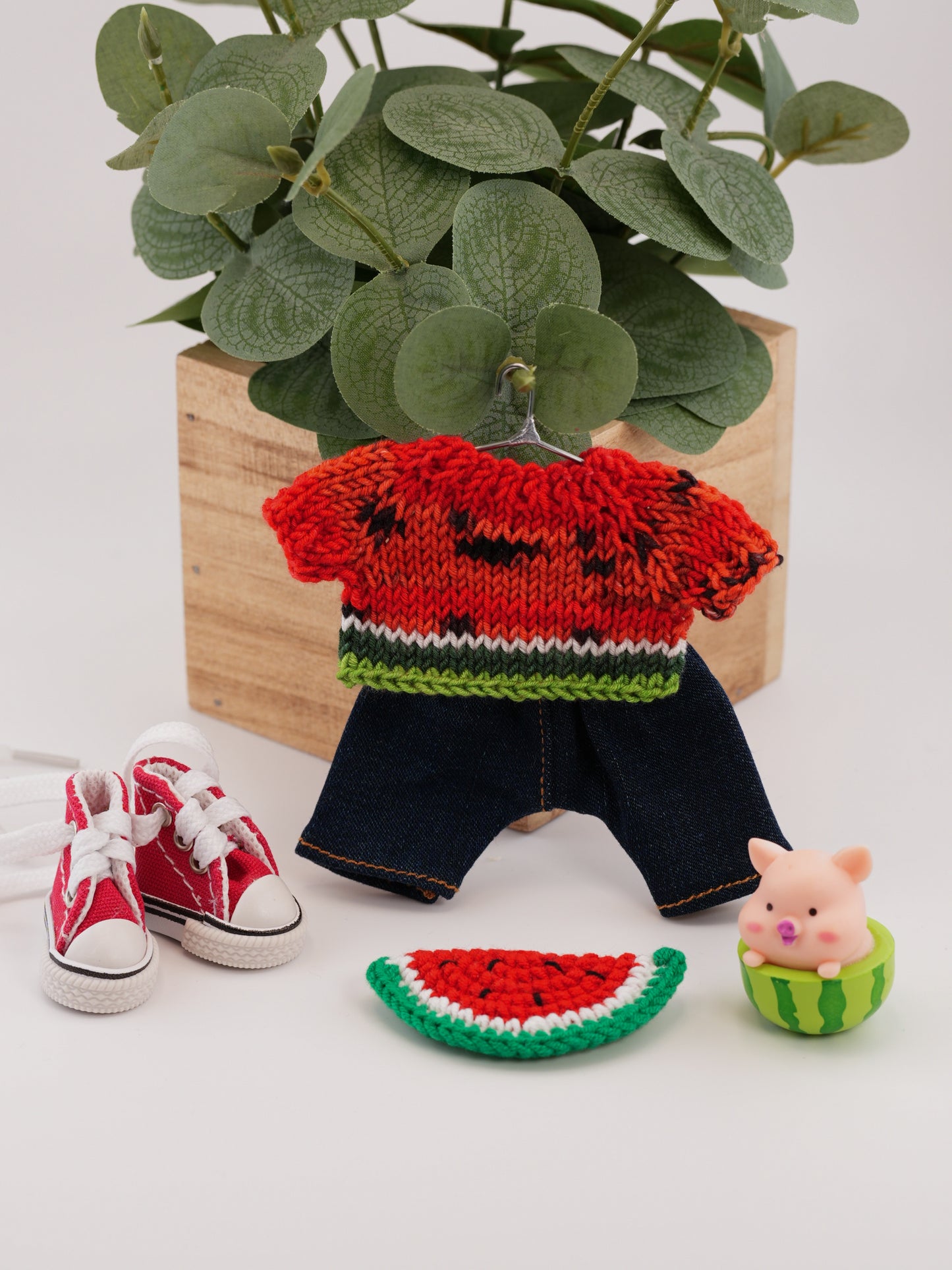Froggy Wardrobe. Outfit for a Knitted Frog.