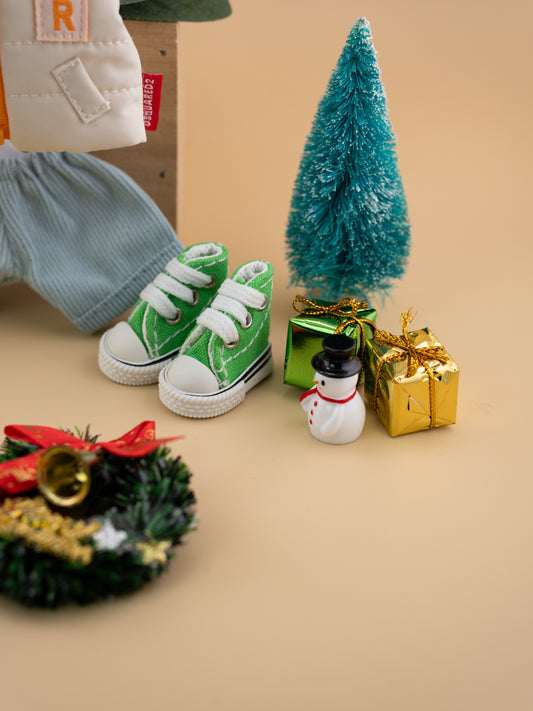 Outfit for a Knitted Frog.