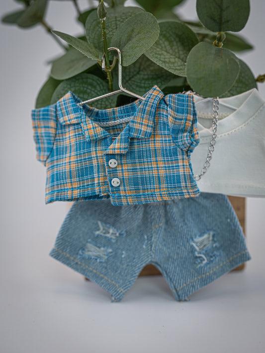 Outfit for a Knitted Frog.