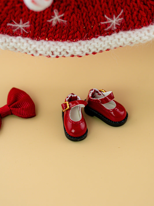 Outfit for a Knitted Frog.