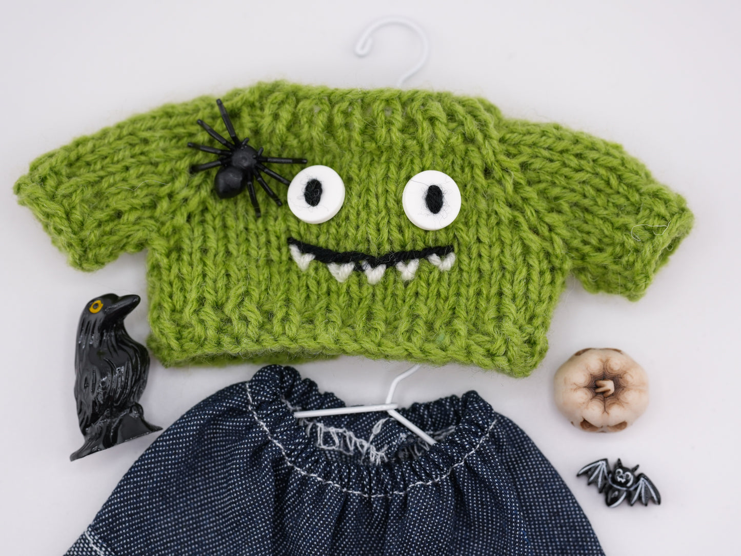 Outfit for a Knitted Frog.