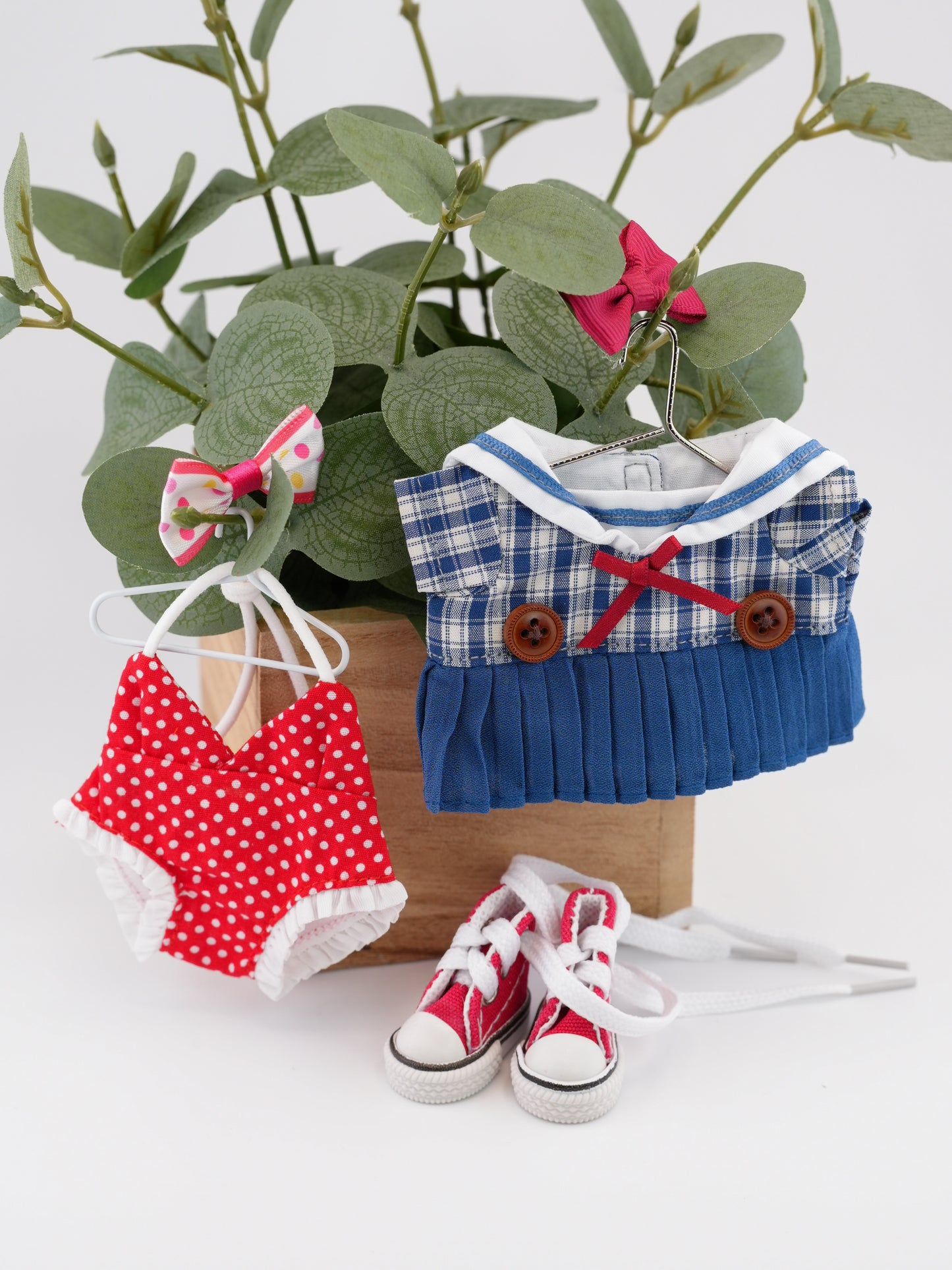 Outfit for a Knitted Frog.