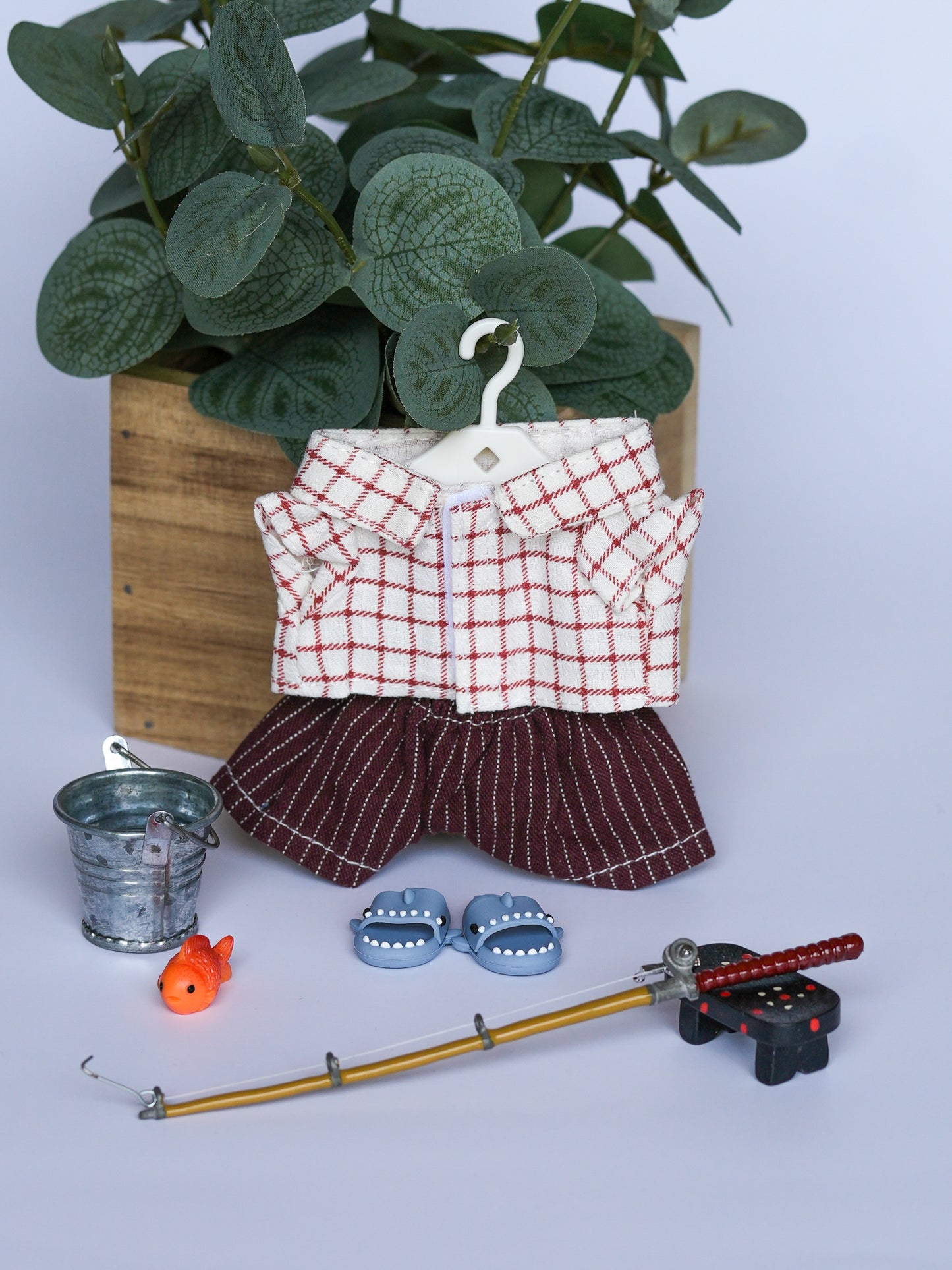 Froggy Wardrobe. Outfit for a Knitted Frog.
