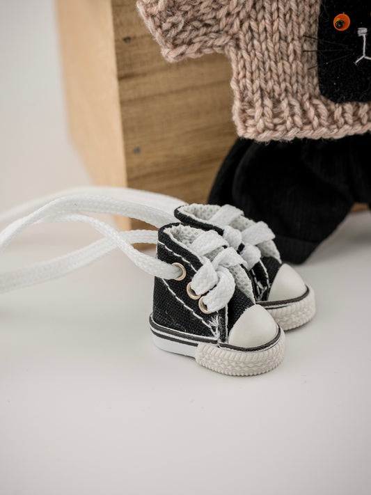 Outfit for a Knitted Frog.