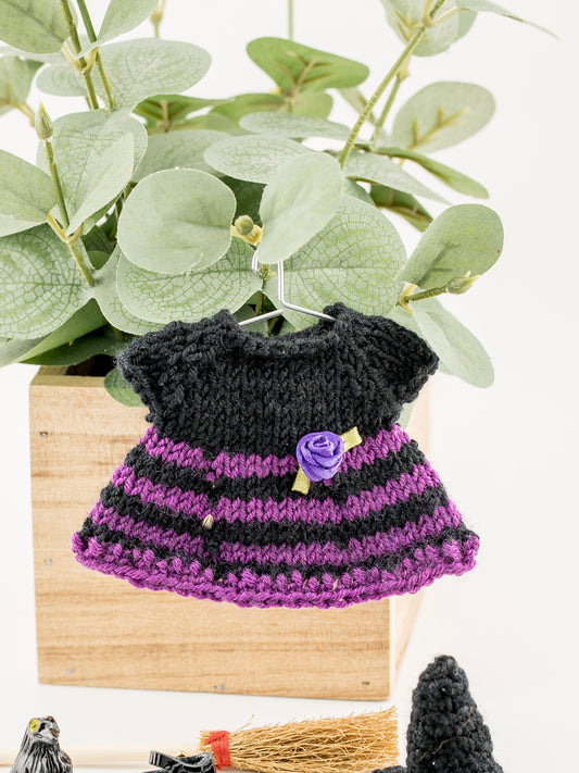 Outfit for a Knitted Frog.