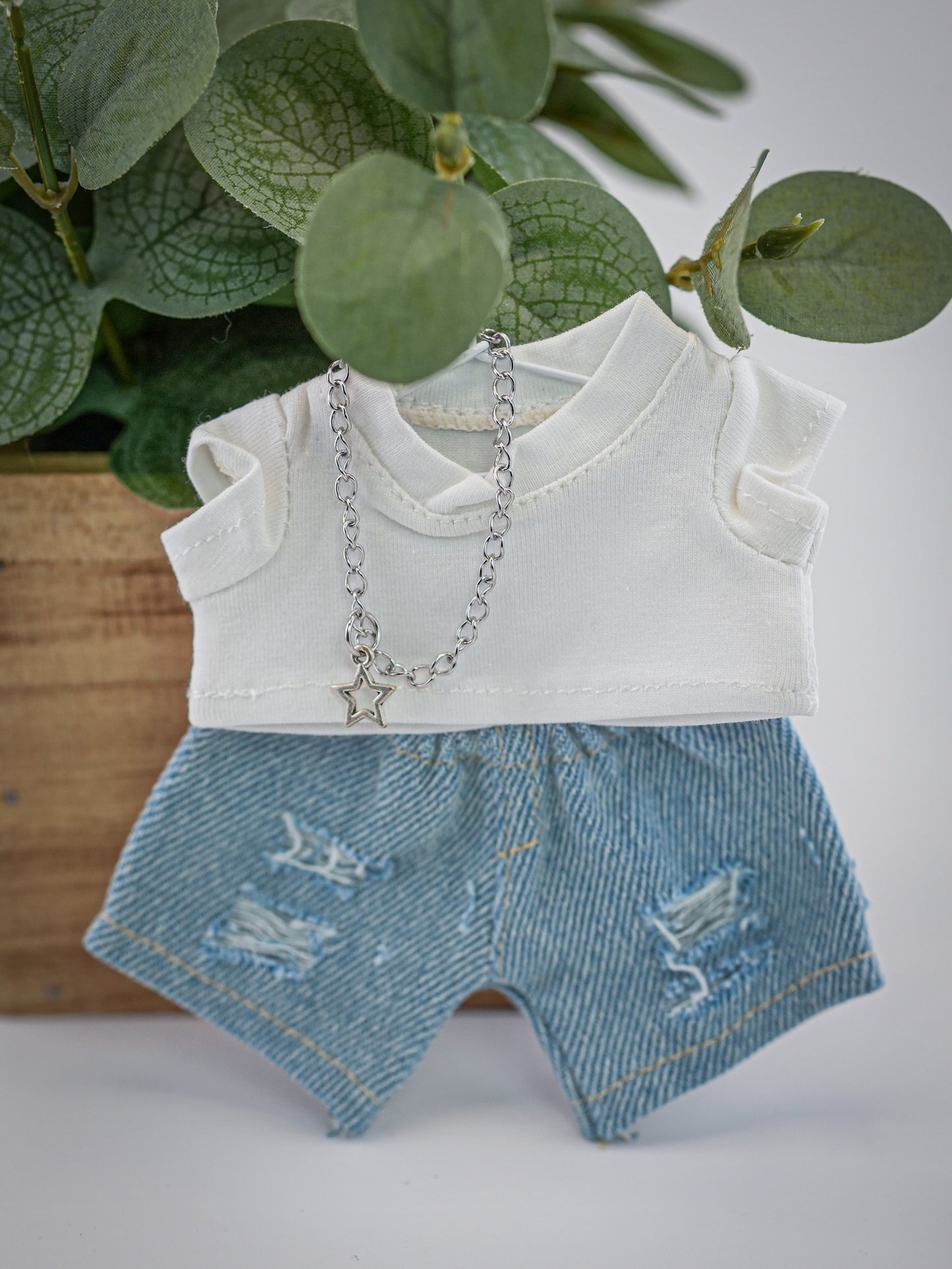 Outfit for a Knitted Frog.