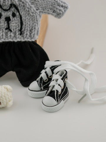 Outfit for a Knitted Frog.