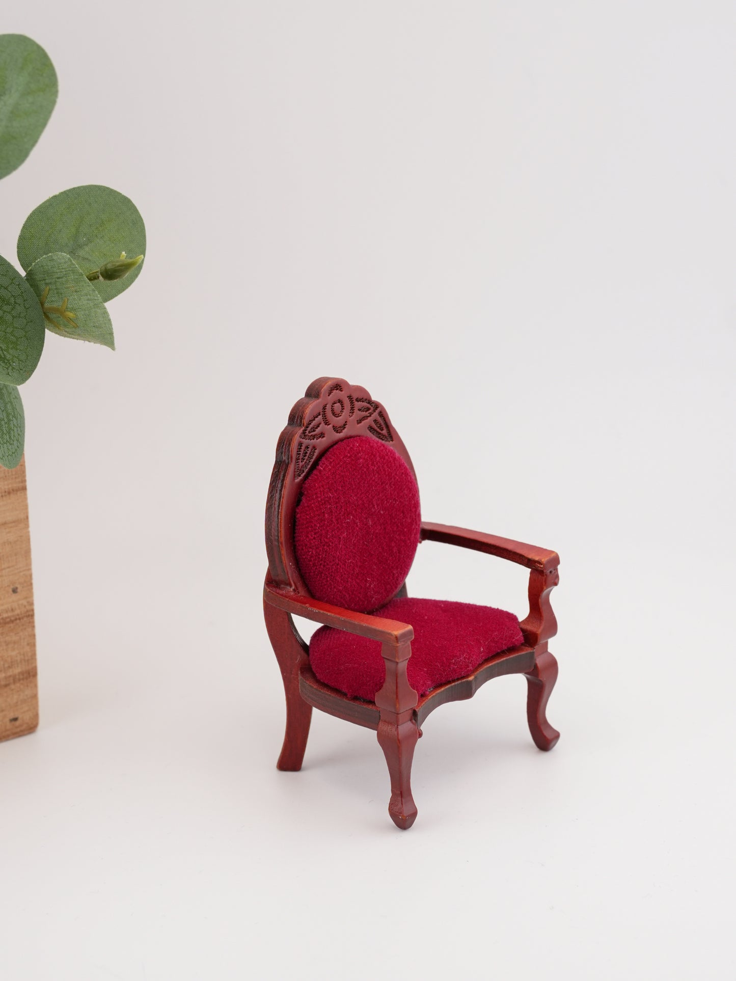 Tadley – Mini Frog 🐸 with a chair