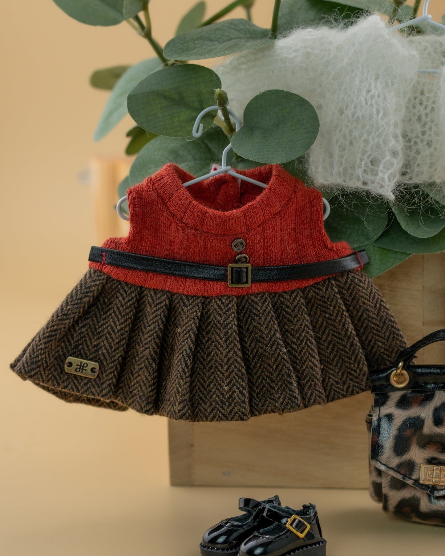 Outfit for a Knitted Frog.