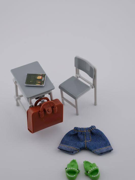 Outfit for a Mini Frog.
