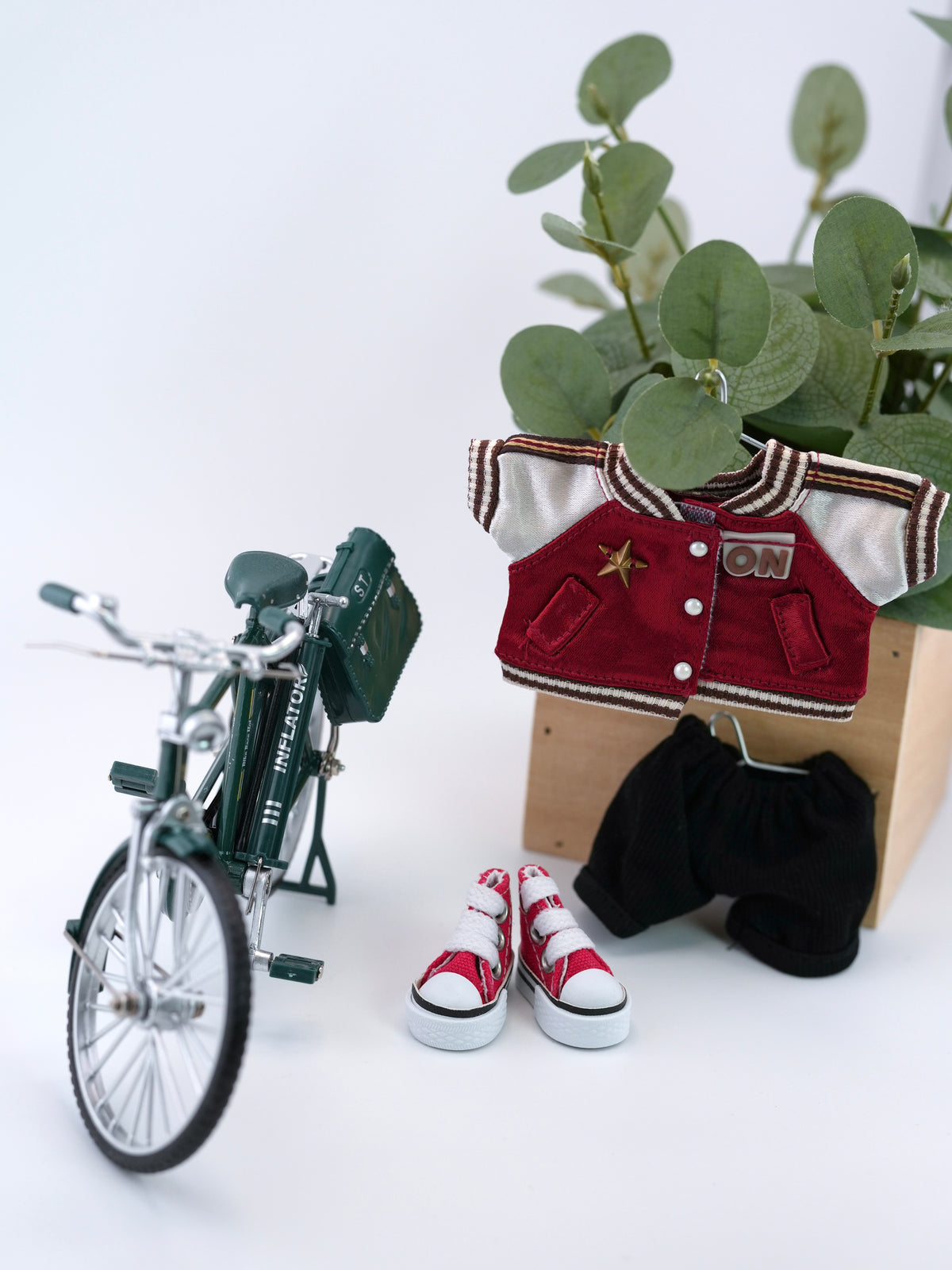 Outfit for a Knitted Frog.