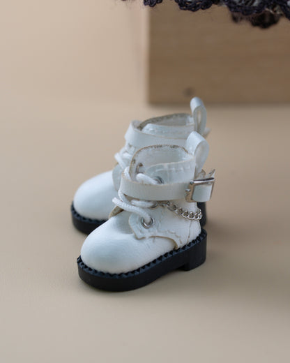 Outfit for a Knitted Frog.