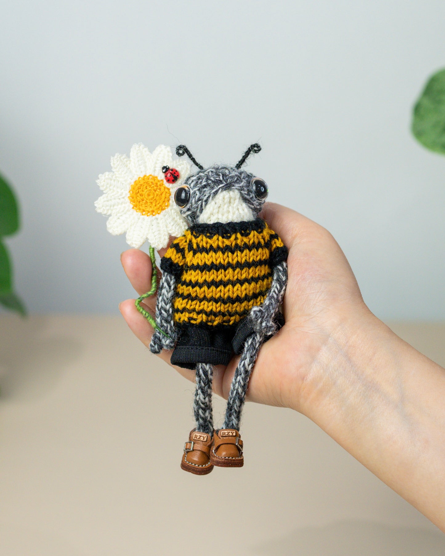 🐝 Knitted Frog