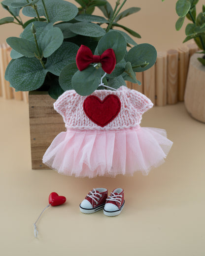 Outfit for a Knitted Frog.