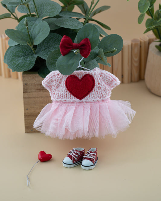 Outfit for a Knitted Frog.