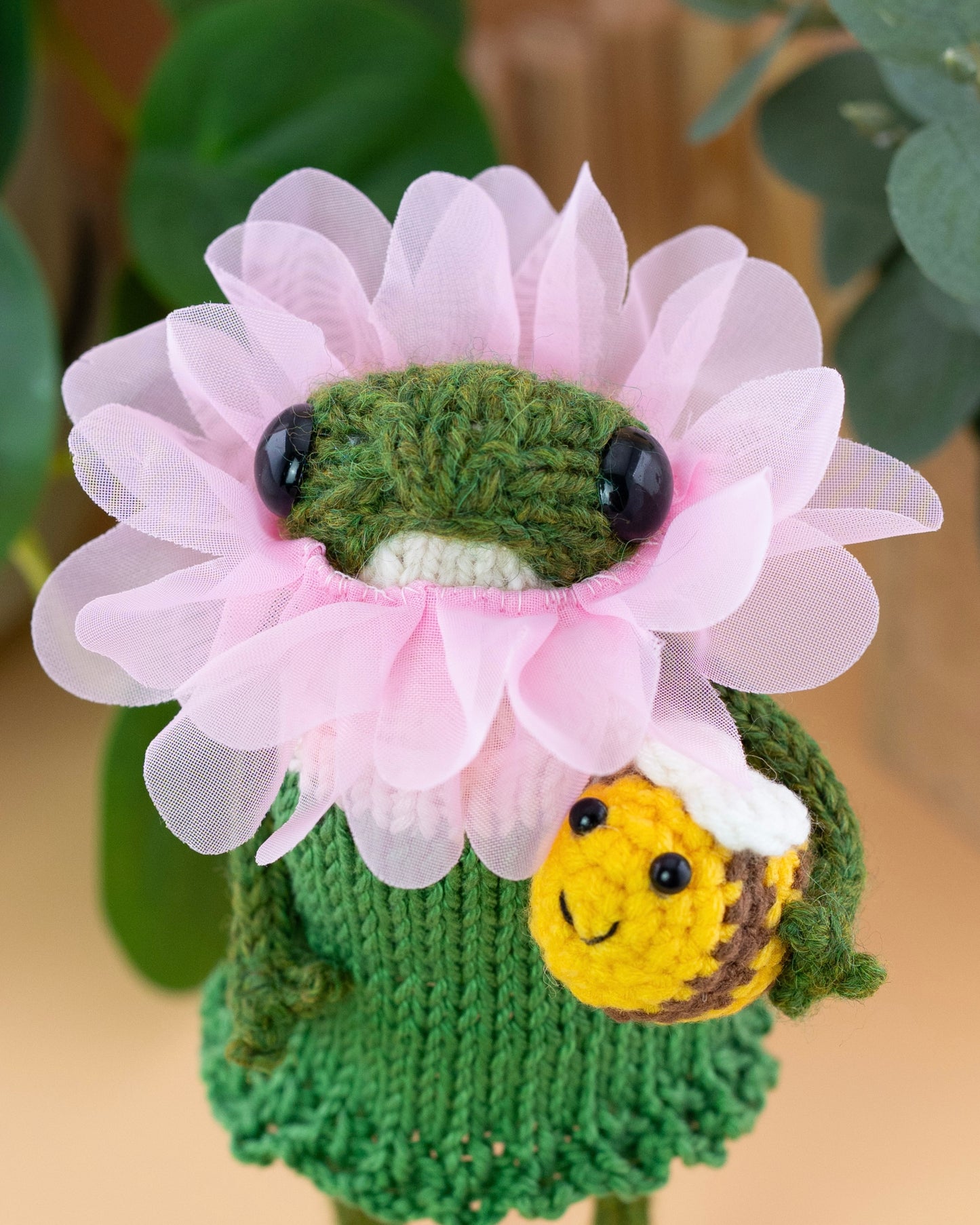 🐸 Knitted Frog