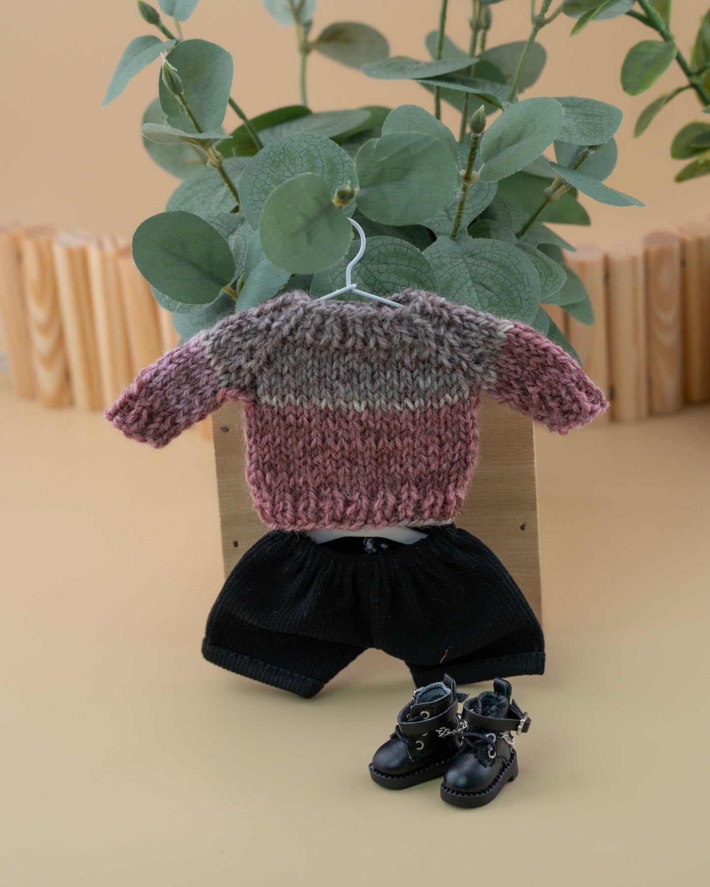 Outfit for a Knitted Frog.