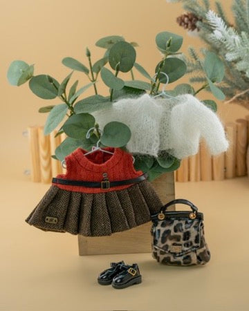 Outfit for a Knitted Frog.