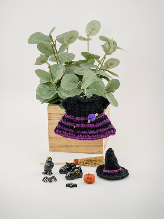 Outfit for a Knitted Frog.