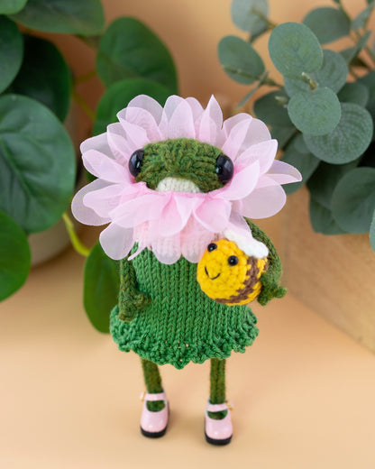 🐸 Knitted Frog