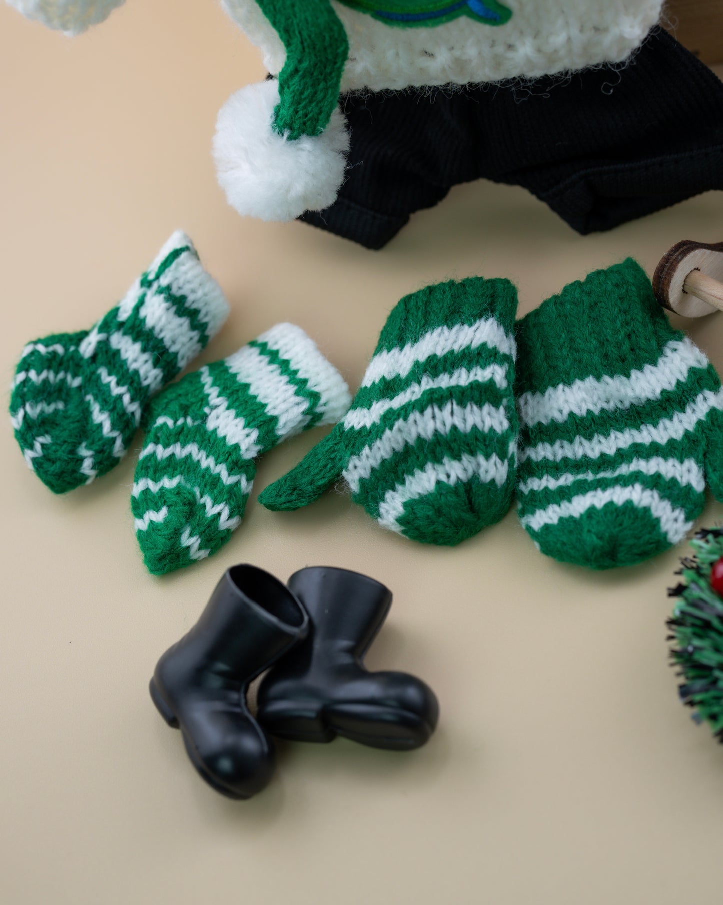 Outfit for a Knitted Frog.