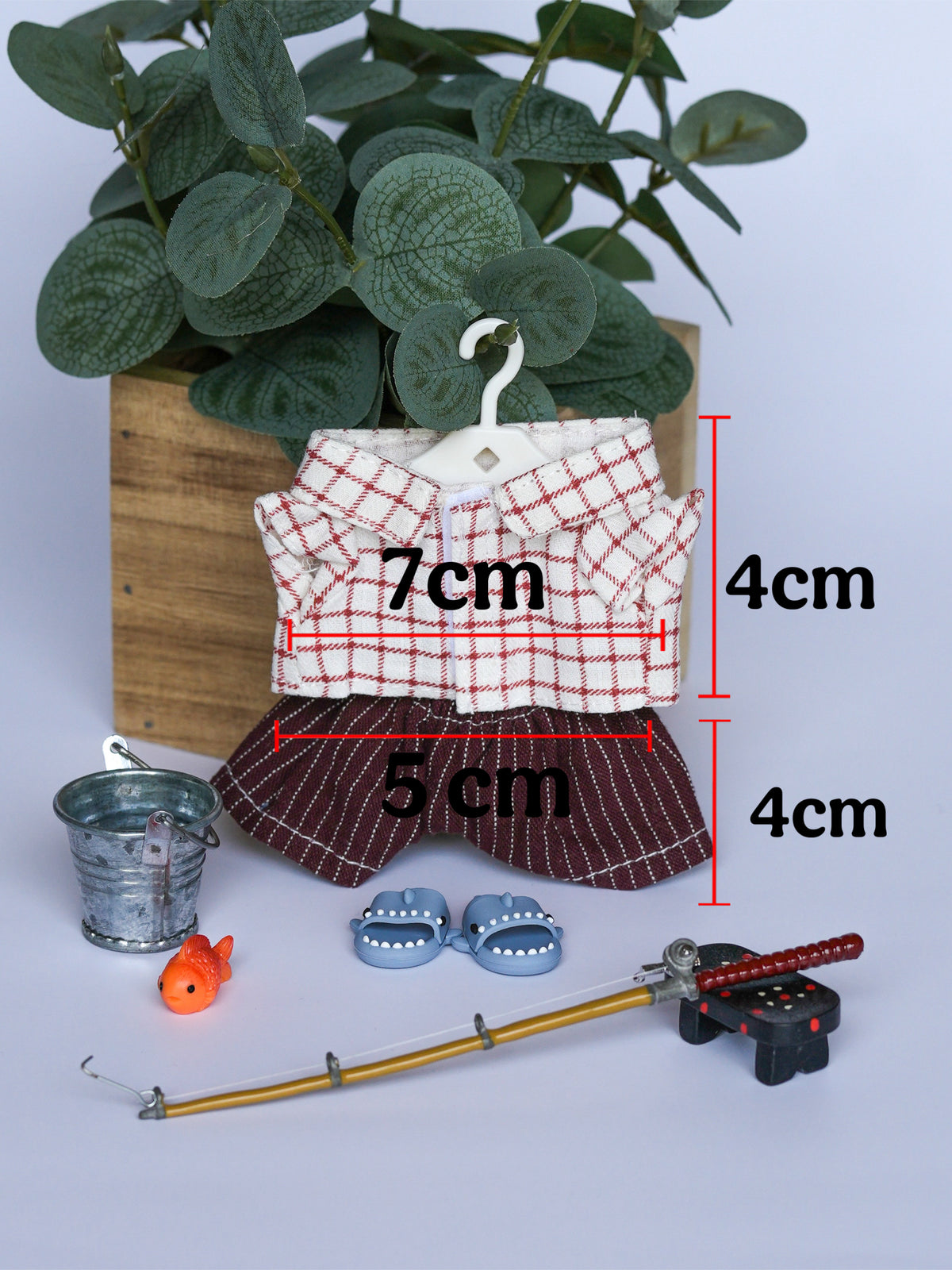 Froggy Wardrobe. Outfit for a Knitted Frog.