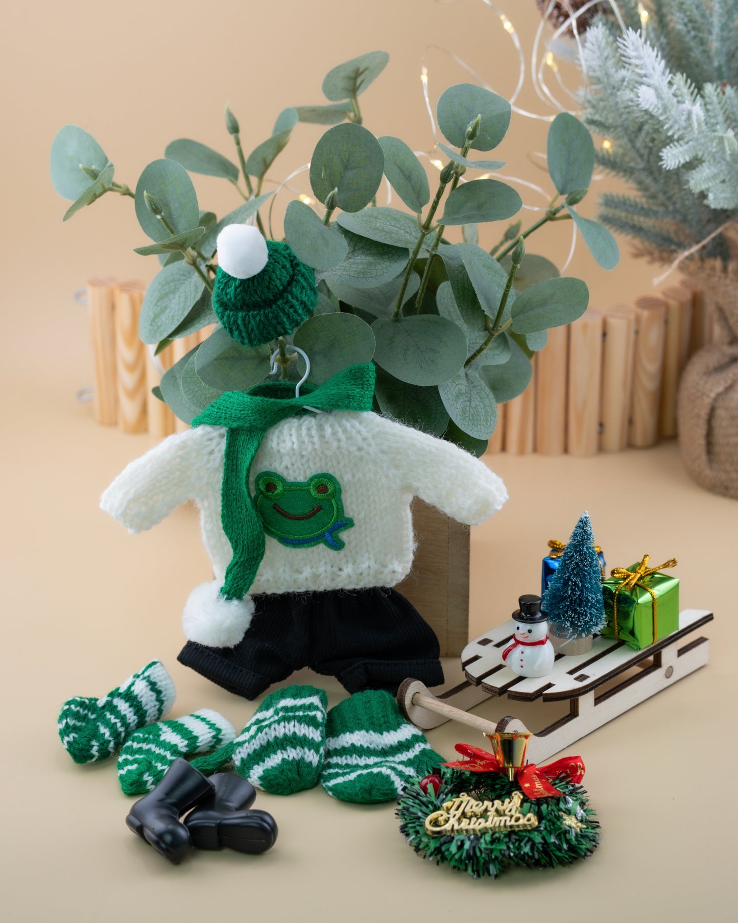 Outfit for a Knitted Frog.