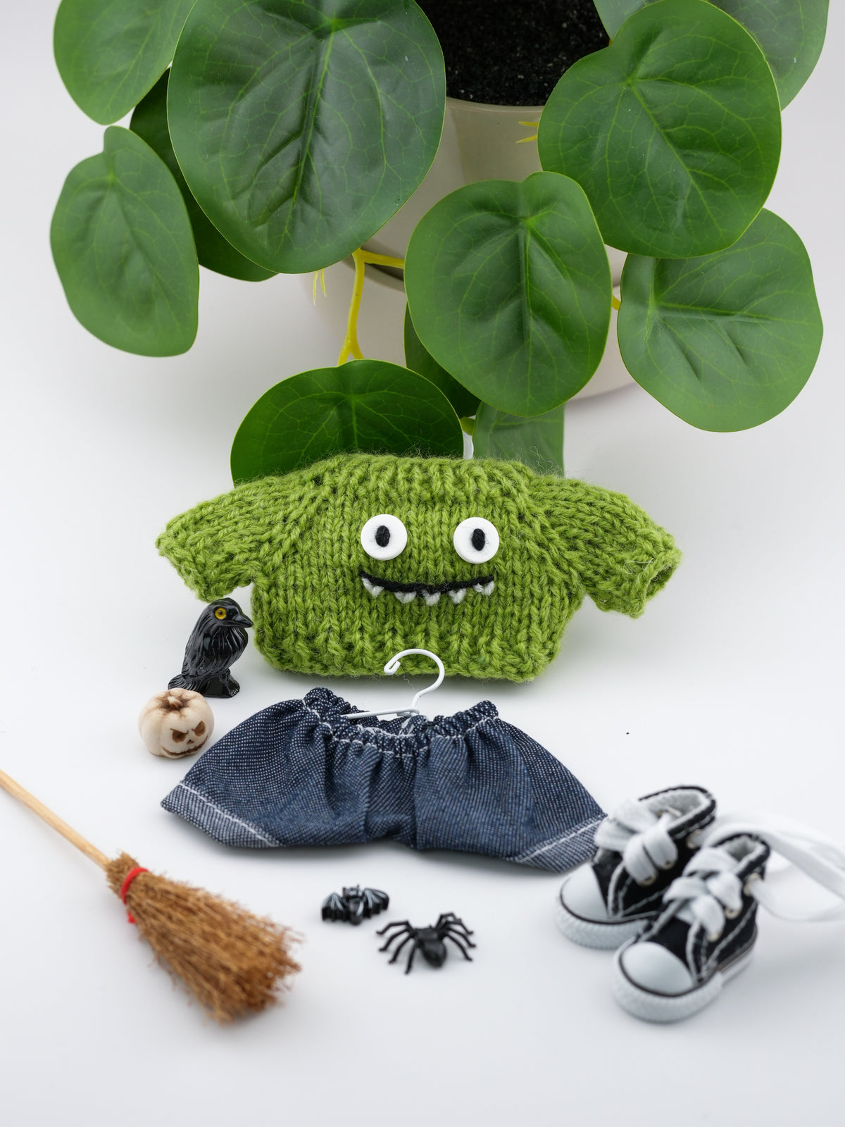 Outfit for a Knitted Frog.