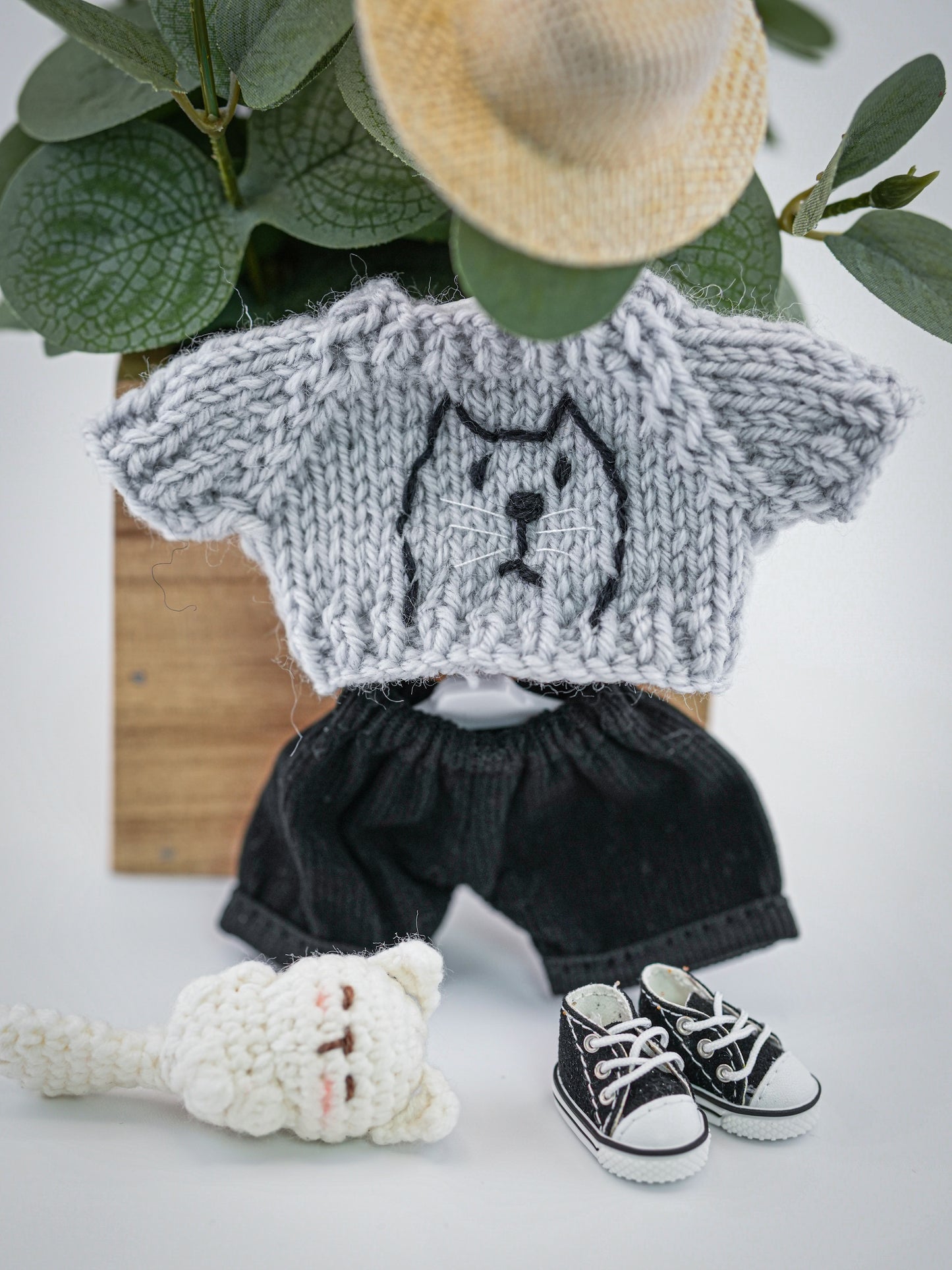 Outfit for a Knitted Frog.