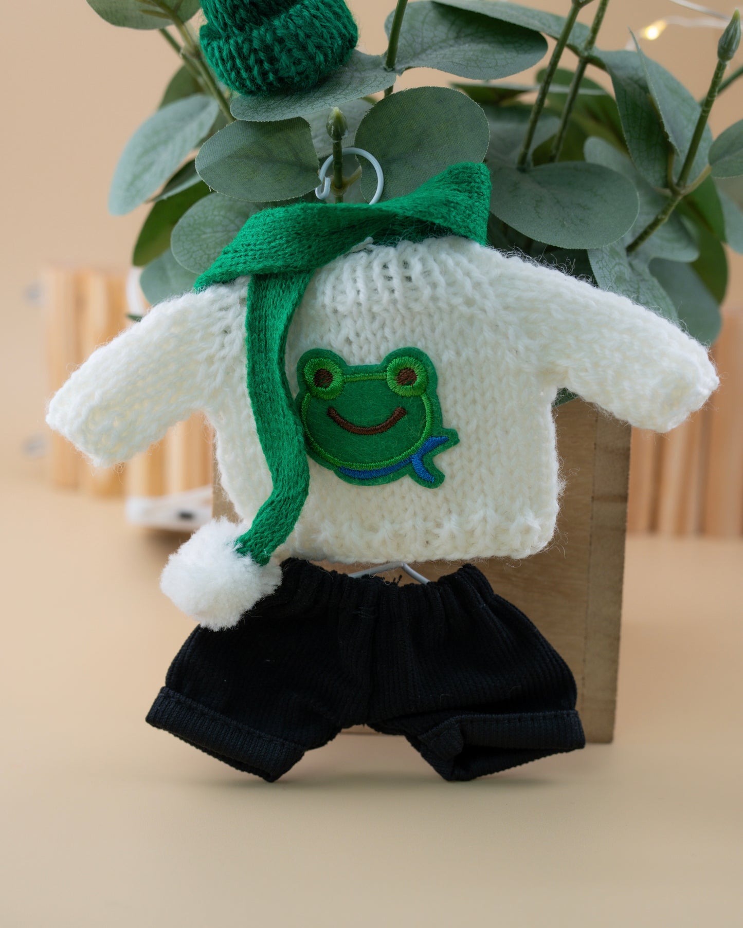 Outfit for a Knitted Frog.