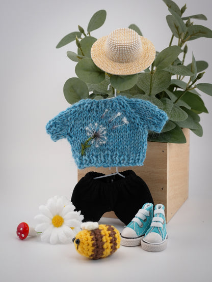 Outfit for a Knitted Frog.