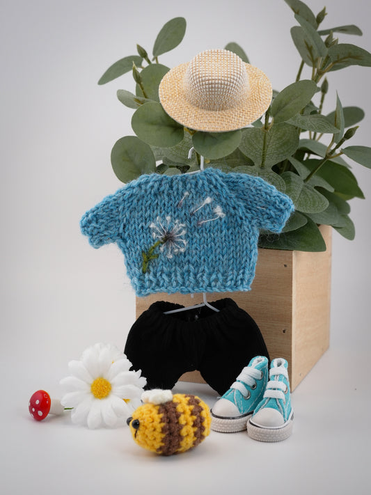 Outfit for a Knitted Frog.