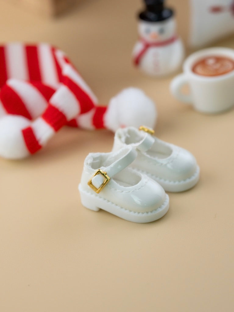 Outfit for a Knitted Frog.