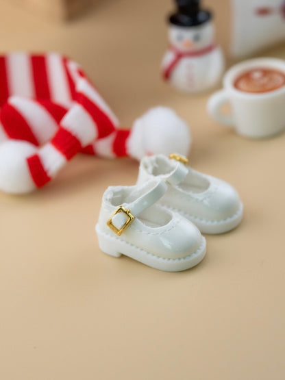 Outfit for a Knitted Frog.