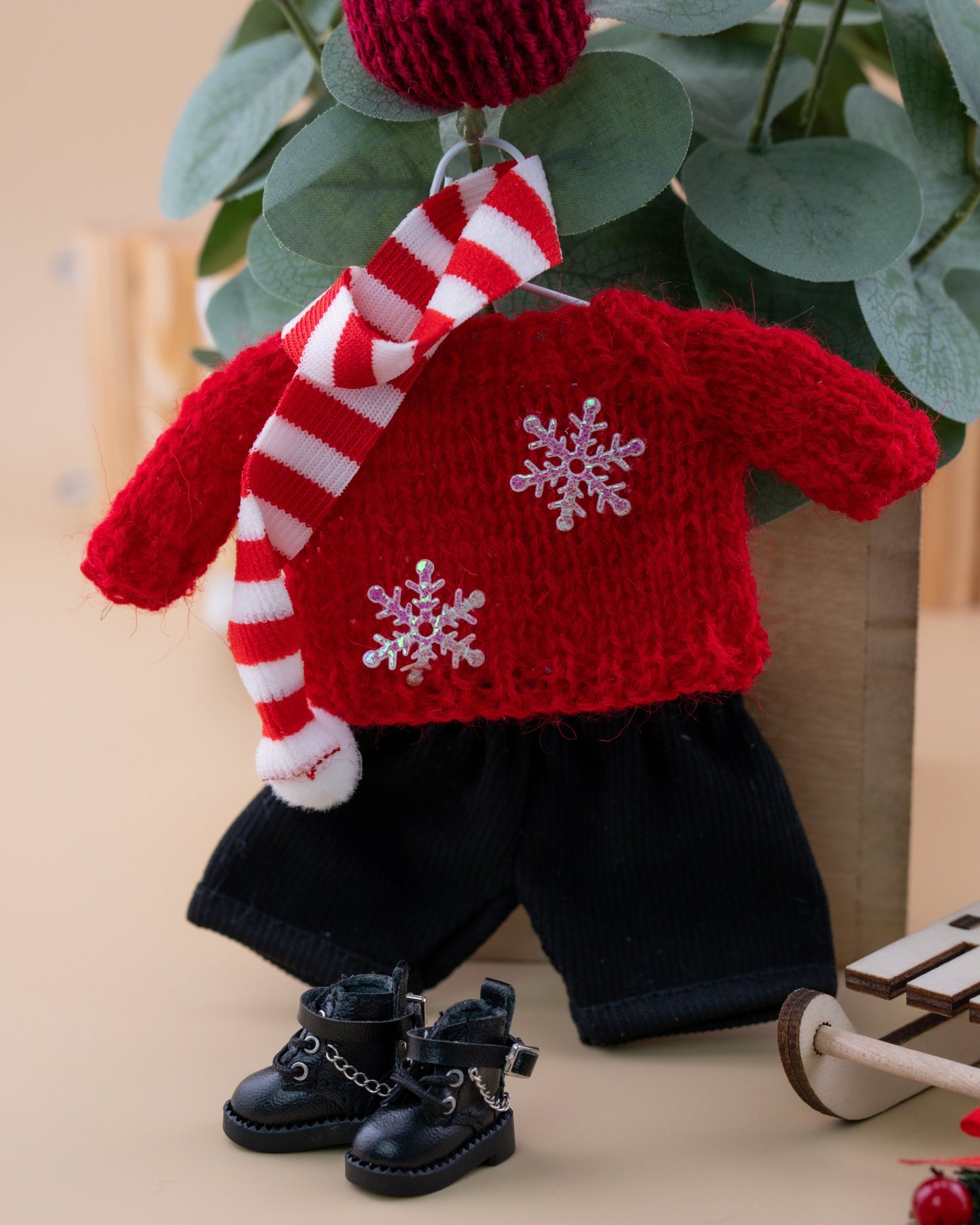 Outfit for a Knitted Frog.