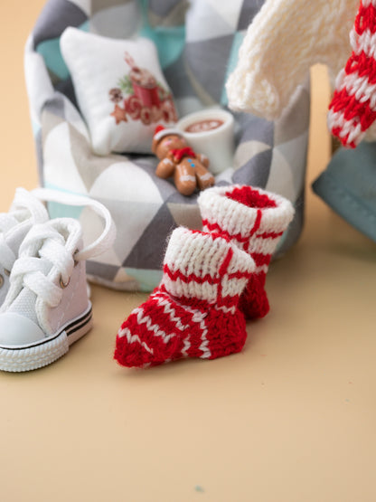 Outfit for a Knitted Frog.
