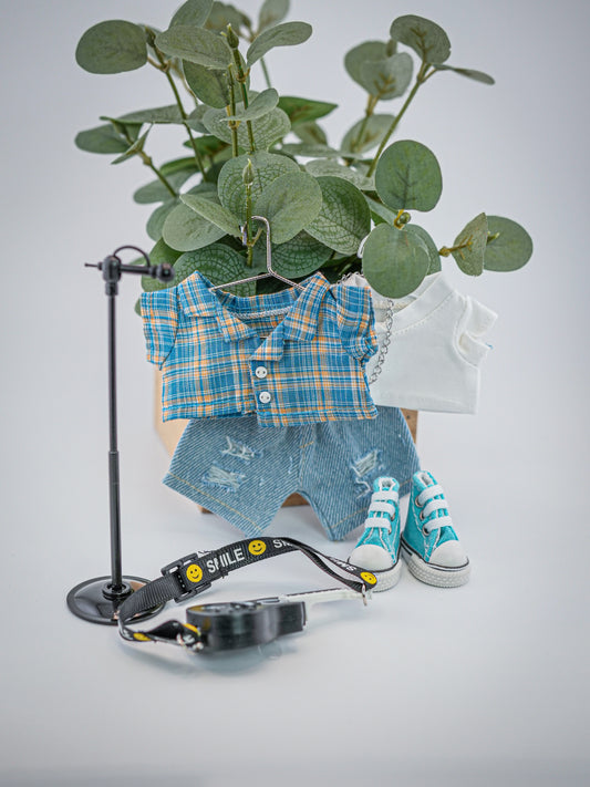 Outfit for a Knitted Frog.
