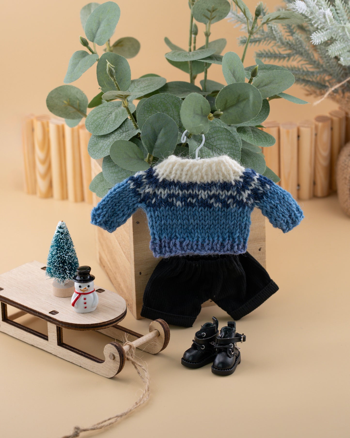 Outfit for a Knitted Frog.