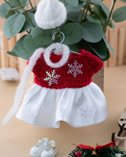 Outfit for a Knitted Frog.