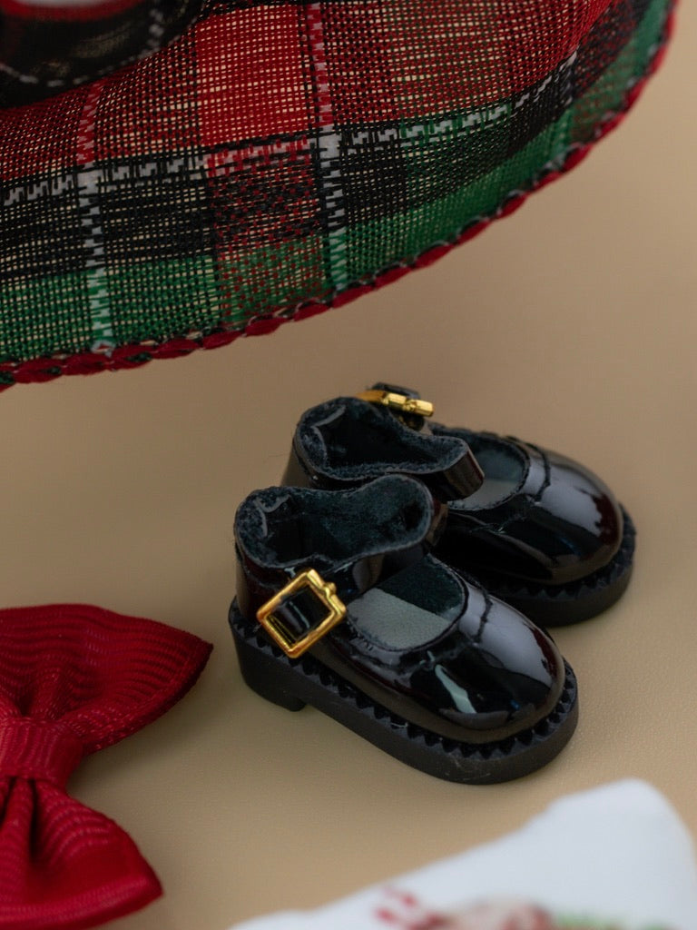 Outfit for a Knitted Frog.