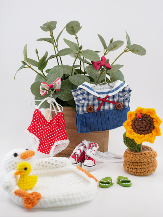 Outfit for a Knitted Frog.