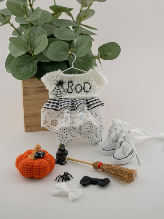 Outfit for a Knitted Frog.