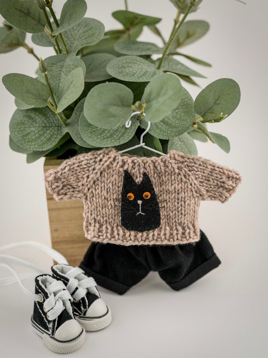 Outfit for a Knitted Frog.